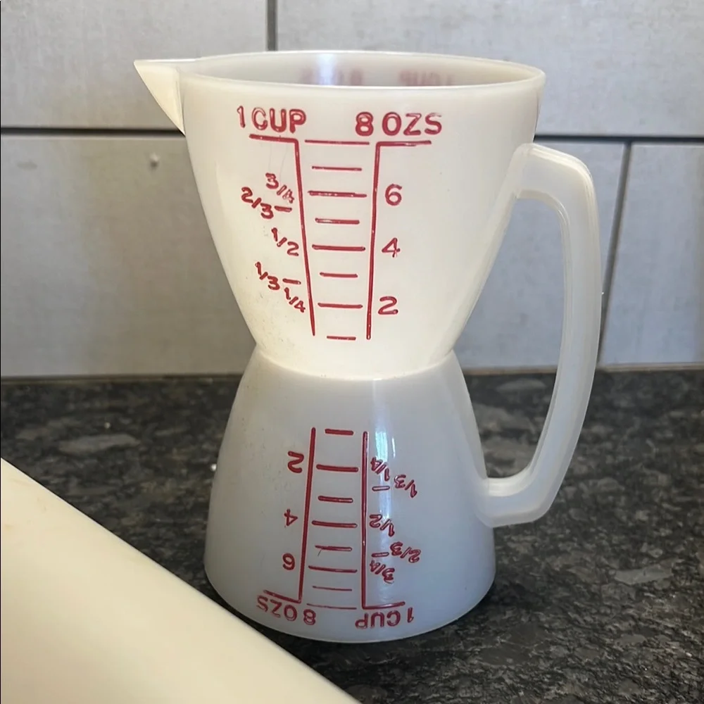 Tupperware White Measuring Cup and Rolling Pin Set. Exc condition